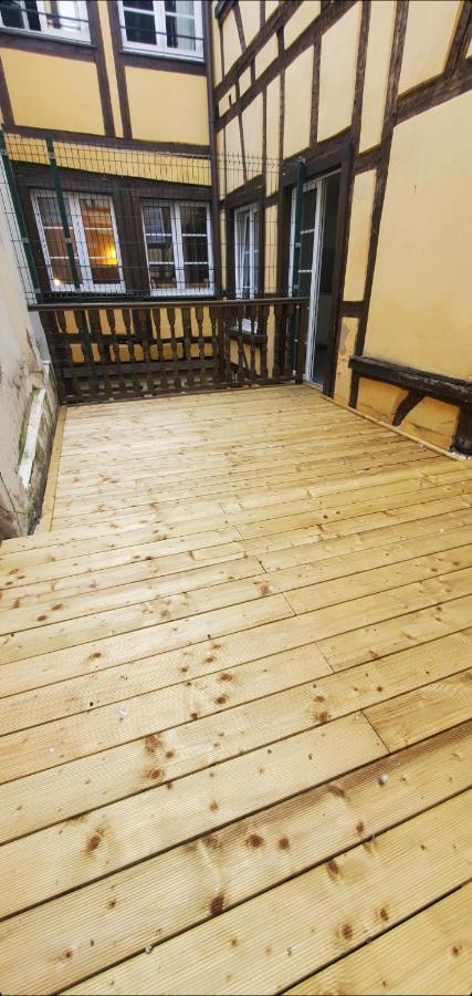 2 Pieces Terrasse Plein Coeur De Appartement *